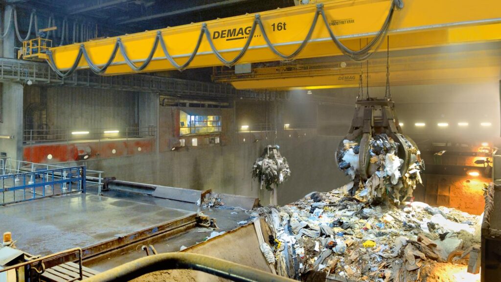 Process cranes for recycling and bulk material